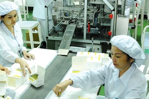 Sản xuất thuốc tại Công ty Roussel Việt Nam