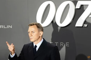 Daniel Craig trở lại vai James Bond