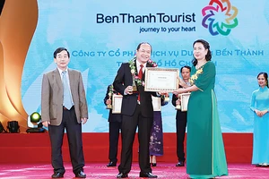 BenThanh Tourist nhận danh hiệu Top 10 doanh nghiệp lữ hành nội địa hàng đầu Việt Nam 2017