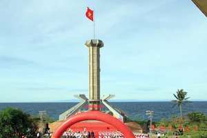 Khánh thành cột cờ Tổ quốc trên đảo Cồn Cỏ