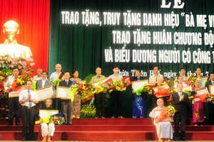 Thừa Thiên - Huế trao và truy tặng 24 danh hiệu Bà mẹ Việt Nam anh hùng