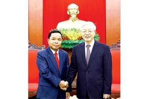 Tổng Bí thư Nguyễn Phú Trọng tiếp đồng chí Khamphan Phommathat, Bí thư Trung ương Đảng, Chánh Văn phòng Trung ương Đảng NDCM Lào