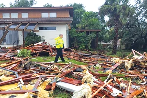 Bang Florida tan nát do bão Irma