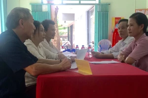 Một buổi trực tiếp dân của Ban công tác mặt trận khu phố 4, phường Tây Thạnh, quận Tân Phú