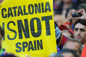 Người dân Catalonia biểu tình đòi tách khỏi Tây Ban Nha. Ảnh: El Pais