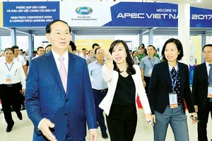 Chủ tịch nước Trần Đại Quang duyệt các hoạt động của Tuần lễ Cấp cao APEC 2017