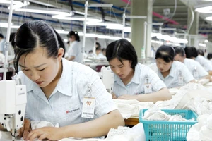 Theo nghị quyết trừng phạt của LHQ, Trung Quốc sẽ ban hành lệnh cấm nhập khẩu hàng dệt may từ Triều Tiên