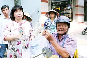 150 phần quà trao tay bà con nghèo tại tỉnh Đồng Tháp