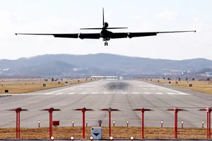 Máy bay do thám U-2 tại căn cứ không quân Osan ở Pyeongtaek tham gia tập trận ngày 4-12. Ảnh: REUTERS