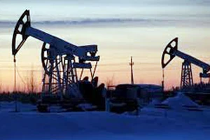 OPEC duy trì cắt giảm sản lượng dầu mỏ