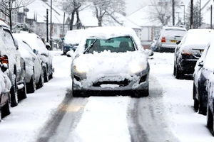 Tuyết gây khó khăn cho giao thông ở Anh