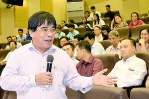 PGS-TS Đỗ Văn Dũng, Hiệu trưởng Trường ĐH Sư phạm Kỹ thuật TPHCM, cho rằng cần phải xóa bỏ chính sách miễn giảm học phí ngành sư phạm