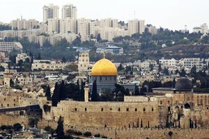 Nhà thờ Al Haram với hình ảnh mái vòm màu vàng rực là biểu tượng của Jerusalem. Ảnh: REUTERS