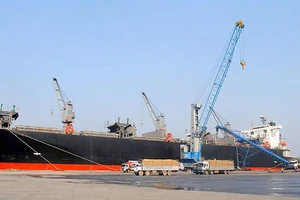 Cầu cảng số 2 - cảng Vũng Áng tiếp nhận tàu trọng tải hơn 61.000 tấn