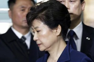Tòa án phong tỏa tài sản cựu Tổng thống Hàn Quốc