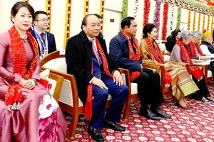 Thủ tướng Nguyễn Xuân Phúc và phu nhân cùng các đại biểu dự lễ kỷ niệm 69 năm Ngày Cộng hòa Ấn Độ. Ảnh: TTXVN