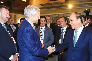 Thủ tướng Nguyễn Xuân Phúc và các đại biểu tham dự Diễn đàn doanh nghiệp Việt Nam - Australia