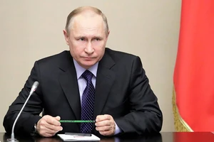 Chiếc bút của Tổng thống Putin hơn 77.000 USD