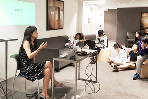 Trại sinh FutureHack trong một giờ huấn luyện cùng cô Ning Shirakawa trong chuyến đi do iStudent (Thành viên Tập đoàn Nguyễn Hoàng) tổ chức tháng 8-2017