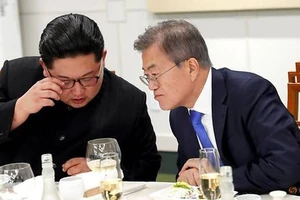 Nhà lãnh đạo Triều Tiên Kim Jong-un và Tổng thống Hàn Quốc Moon Jae-in. Ảnh: Reuters