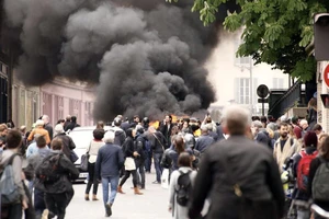 Pháp: Biểu tình biến thành bạo động