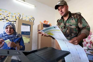 Binh sĩ Iraq đi bỏ phiếu sớm tại thủ đô Baghdad, Iraq 