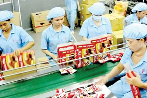 Bánh, kẹo - một mặt hàng được doanh nghiệp trong nước xuất khẩu mạnh sang Cuba. Ảnh: CAO THĂNG
