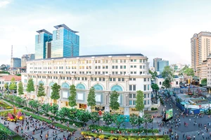 Mandarin Oriental Saigon nằm trong khuôn viên của Union Square, tòa nhà tọa lạc ngay tại trung tâm thành phố 