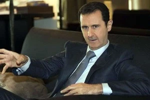 Tổng thống Syria nằm trong danh sách bị EU đóng băng tài khoản và cấm nhập cảnh vào EU. Ảnh Reuters
