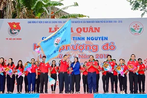 Thành đoàn TNCS TPHCM tổ chức lễ ra quân Chiến dịch Hoa phượng đỏ năm 2018