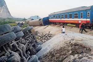 Hiện trường vụ tai nạn đường sắt nghiêm trọng tại Thanh Hóa