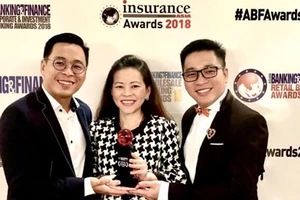 Đội ngũ marketing của FWD Việt Nam chia sẻ niềm vui khi trở thành công ty bảo hiểm nhân thọ đầu tiên tại Việt Nam được nhận giải thưởng danh giá này.