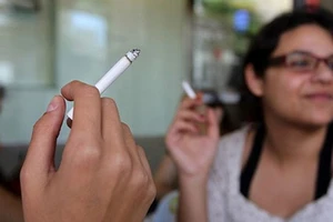 Israel thắt chặt quy định hút thuốc nơi công cộng