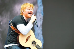 Ed Sheeran - ca sĩ của Anh hiện có album bán chạy nhất toàn cầu