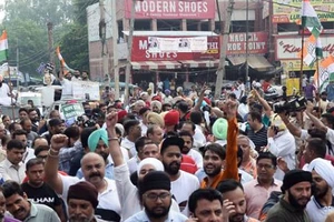 Nhiên liệu tăng giá ở Ấn Độ: Bùng phát biểu tình