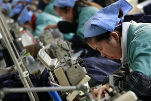 Các doanh nghiệp tư nhân Trung Quốc thu hút hàng trăm triệu lao động. Ảnh: CNN