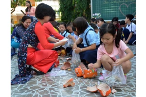 Ngày hội khui heo đất cuối năm học 2017-2018 của Trường Tiểu học Nguyễn Văn Triết (quận Thủ Đức)