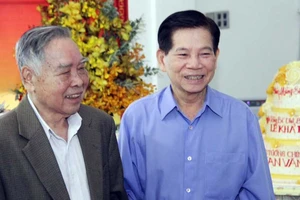 Đồng chí Phan Văn Khải và đồng chí Nguyễn Minh Triết trong ngày sinh nhật cuối cùng của đồng chí Phan Văn Khải (25-12-2017)