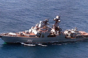 Tàu khu trục Nga vào biển Đông