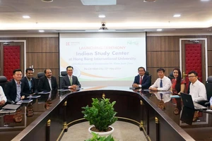 Lễ ra mắt Trung tâm nghiên cứu Ấn Độ tại HIU diễn ra với sự tham dự của Đại sứ Phạm Sanh Châu và đoàn đại diện Công ty Công nghệ đa quốc gia HCL Technologies (Ấn Độ)