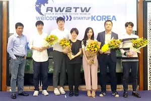 Đại diện của 5 nhóm startup đến từ Hàn Quốc tham dự Runway To The World mùa 2 năm 2019
