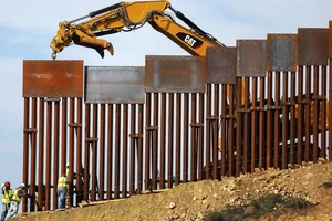 Xây tường trên biên giới Mỹ - Mexico