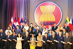 Đại biểu các nước trong khu vực tại Lễ kỷ niệm 52 năm Ngày thành lập ASEAN. Ảnh: TTXVN