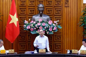 Thủ tướng Nguyễn Xuân Phúc chủ trì cuộc làm việc của Thường trực Tiểu ban Kinh tế - Xã hội Đại hội đại biểu toàn quốc lần thứ 13 của Đảng. Ảnh: TTXVN