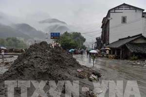 Lở bùn sau mưa lớn tại khu tự trị thuộc tỉnh Tứ Xuyên, Trung Quốc ngày 21/8/2019. Ảnh: THX/TTXVN