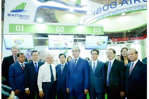 Gian hàng của Bamboo Airways tại Hội chợ Du lịch quốc tế Thành phố Hồ Chí Minh lần thứ 15 tiếp đón nhiều lãnh đạo trung ương và địa phương thăm quan