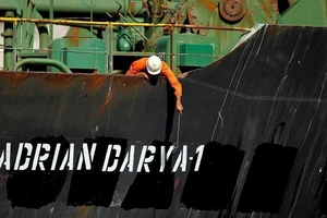 Mỹ cố mua chuộc thuyền trưởng để bắt tàu chở dầu Iran