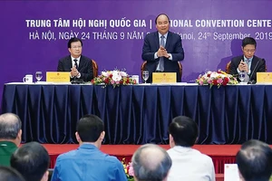 Thủ tướng Nguyễn Xuân Phúc phát biểu tại hội nghị về các giải pháp thúc đẩy phát triển ngành cơ khí Việt Nam. Ảnh: VIẾT CHUNG