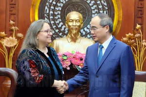 Bí thư Thành ủy TP Nguyễn Thiện Nhân tiếp bà Marie C.Damour, tân Tổng Lãnh sự Hoa Kỳ tại TPHCM. Nguồn: Thanhuytphcm