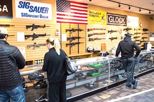 Một cửa hàng bán vũ khí tại Mỹ